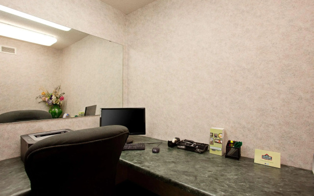 Country Inn & Suites by Radisson, Elk River, MN