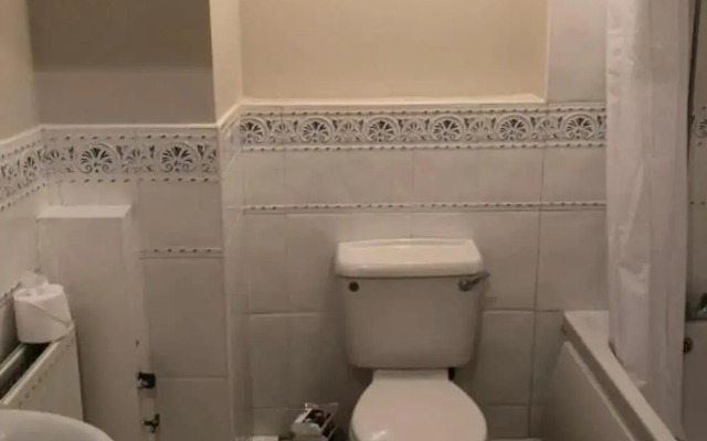 2 Bed-sleeps 3-parking-town Centre