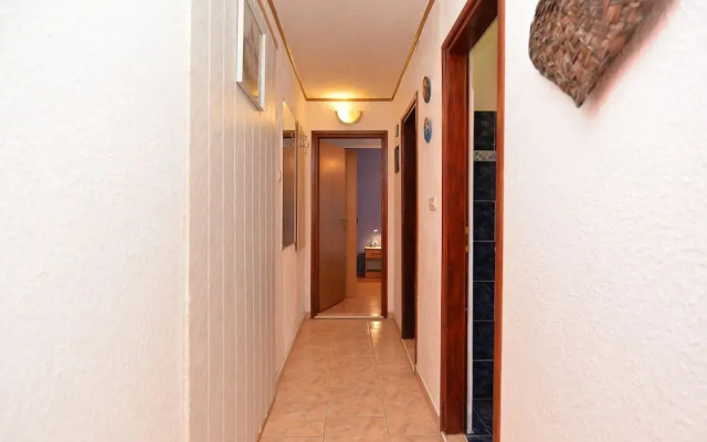 Apartment 498