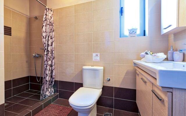 Elegant Maisonette Garden near Beach