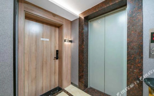 Qingman Light Luxury Hotel (Linping Qiosi Subway Station)