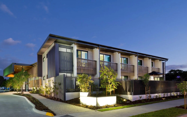 The Glen Hotel & Suites