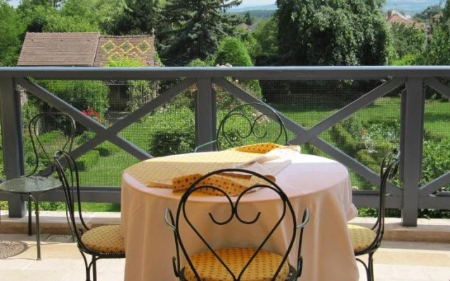 Hôtel Restaurant La Borne Impériale