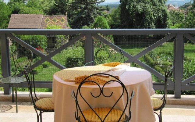 Hôtel Restaurant La Borne Impériale
