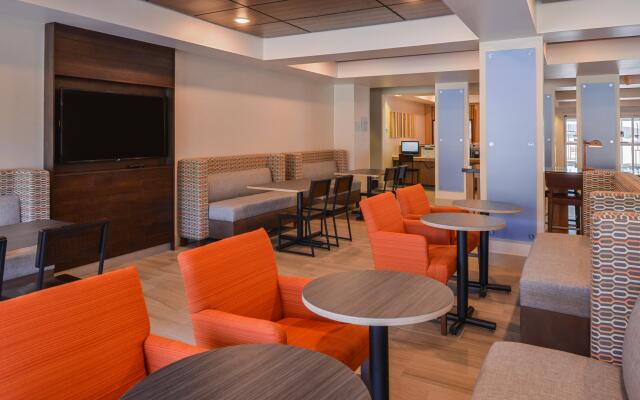 Holiday Inn Express Hotel & Suites Urbana-Champaign, an IHG Hotel