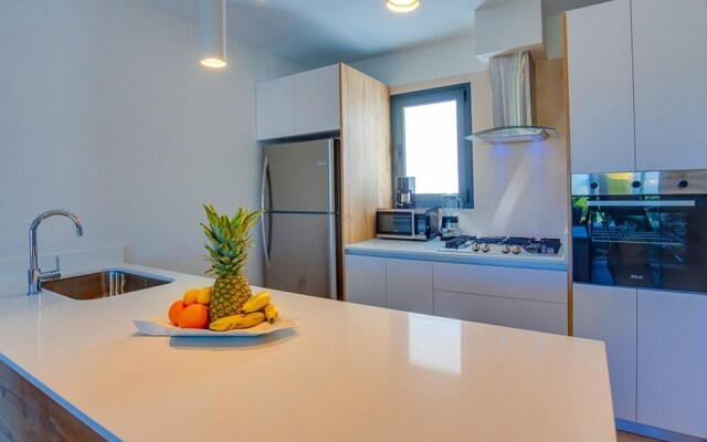Super Spacious Condo With Private Picuzzi