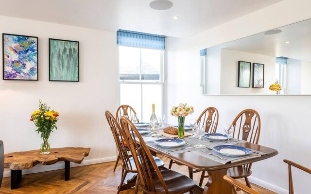Luxurious 2 Bedroom Apartment With Estuary View