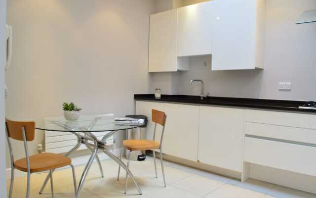 2 Bedroom Maisonette House Close to Hyde Park