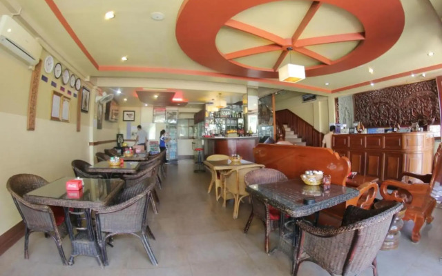 Golden Noura Villa Pub & Restaurant