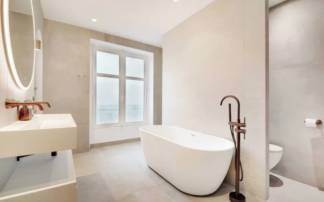 Spacious Flat - 4 Br/10p - Madeleine