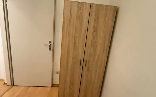 2BR Plus LR Apartment Sleeps 6 Central