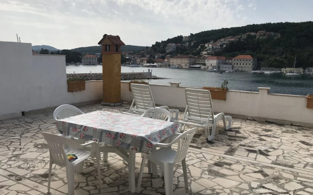 Apartments Peronja Jelsa Seafront