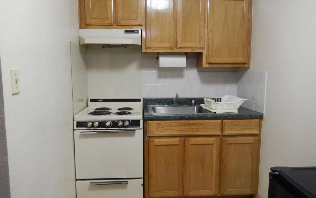 Pearsall Executive Inn