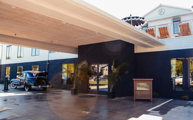 The Inn Hotel Lake Okoboji, an Ascend Collection Hotel