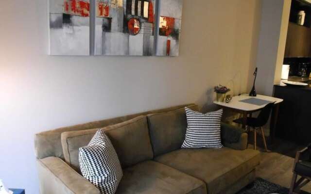 Newly Decorated Large 1BR