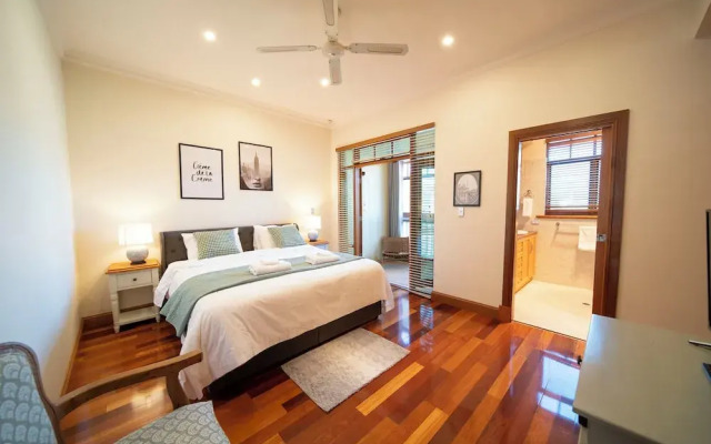 Cozy Home with fireplace 5mins to beach