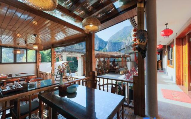 Yaqiu Courtyard Featured Hostel