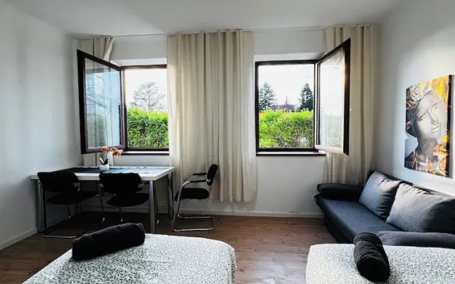Stylish 3BR Apt Outdoor Space Sleeps 8
