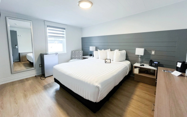 Colonial Hotel & Suites