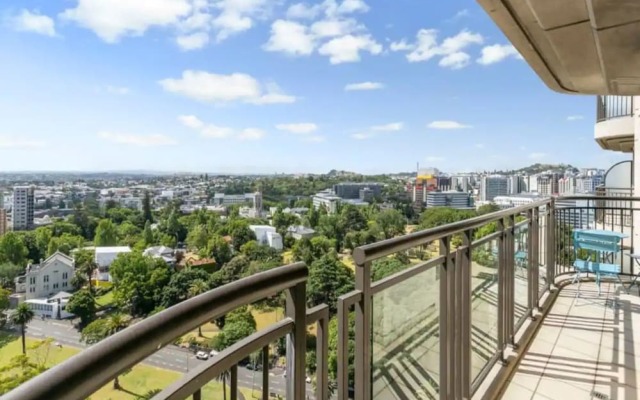 Bright One Bedroom Beauty With Balcony