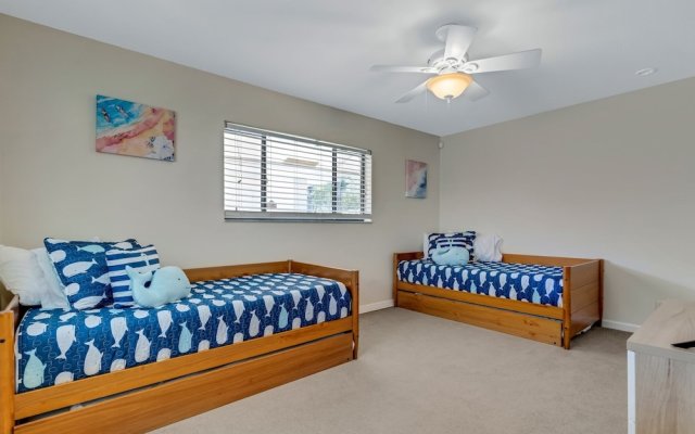 Sunrise Casita...pool, Hot Tub, 3 Br, 2.5 Bath, Pet Ok, 1 Mile From Beach... 4850 Unit B 3 Bedroom Home by Redawning