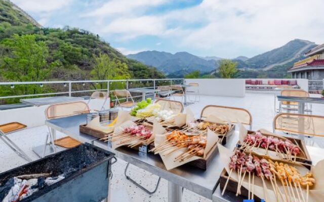 Not late Great Wall Landscape Private Soup Homestay