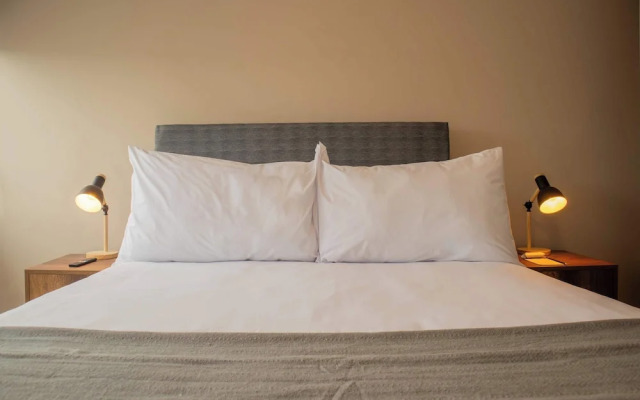 Striking 1BR in Miraflores