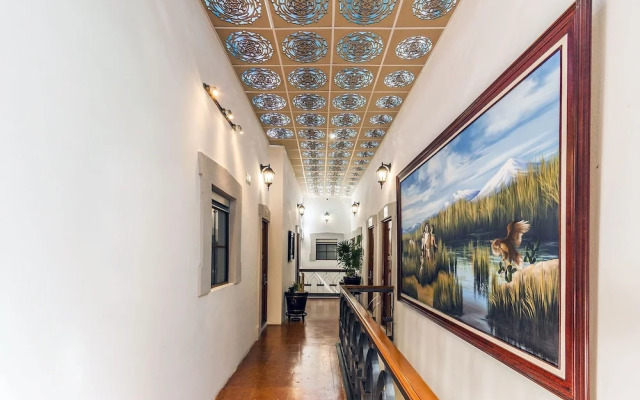 Dos Patios By LaTour