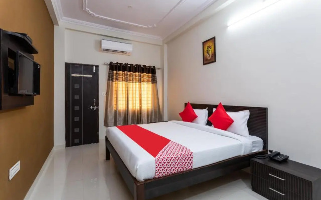 OYO Flagship 70280 Om Gulmohar Avenue