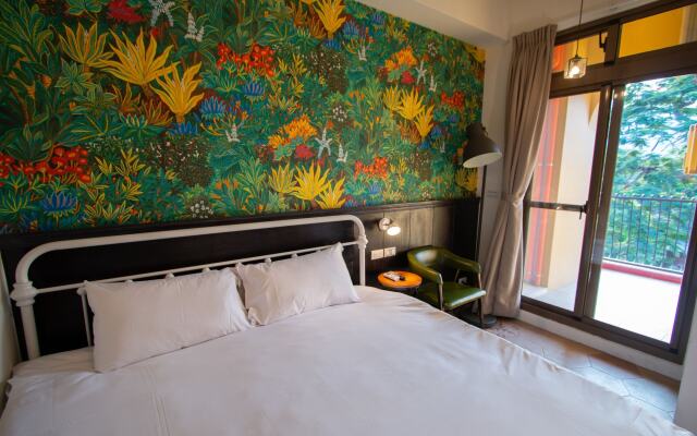 Love Inn
