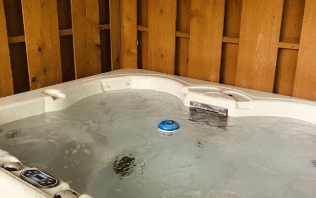 Blessed Nest 1 Bedroom Cabin by RedAwning