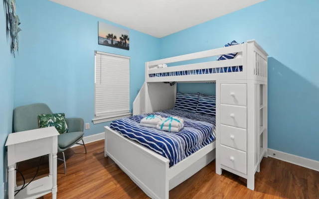 Large Balcony! Gulf Front Master Suite! Many Amenities On-site!