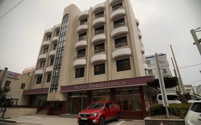 Renaissance Hotel - Hostel