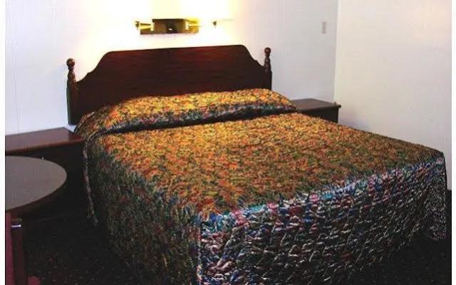 Tomac Motor Inn