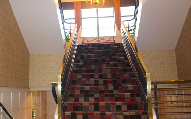 Roberts Riverwalk Urban Resort Hotel