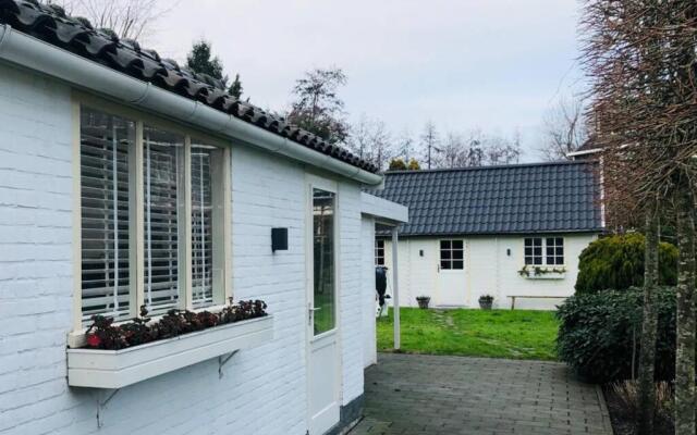 Tiny house in tuin van de statige villa Mariahof