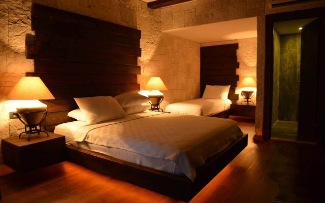 Manaspark Deluxe Hotel