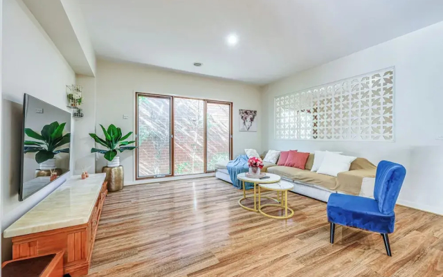 Stylish Luxe House at Point Cook