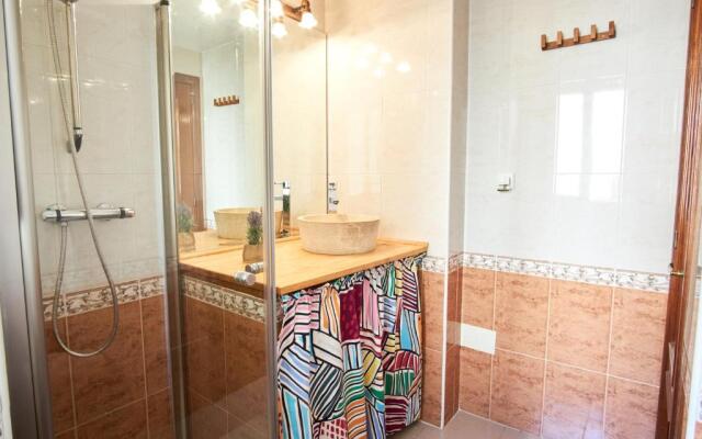 Bordador Central Suite by Valcambre