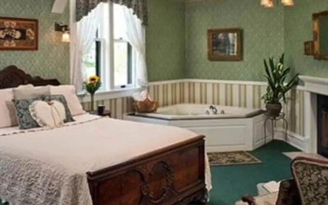 Old Rittenhouse Inn