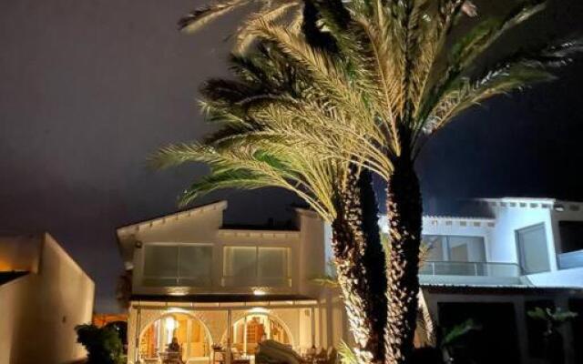 Beachfront, 4BR, entire house in Paracas