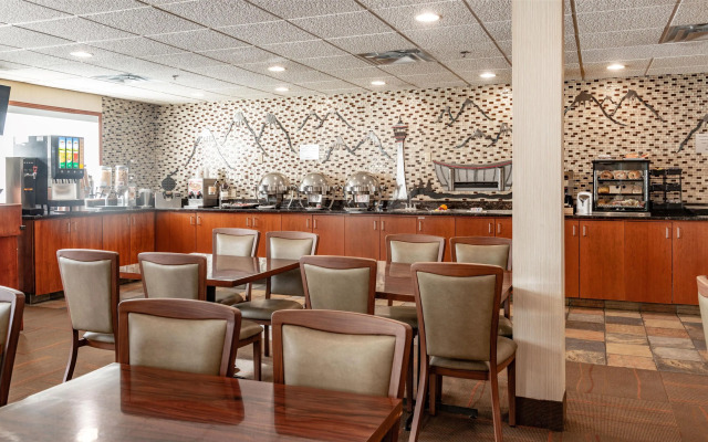 Service Plus Inns and Suites Calgary
