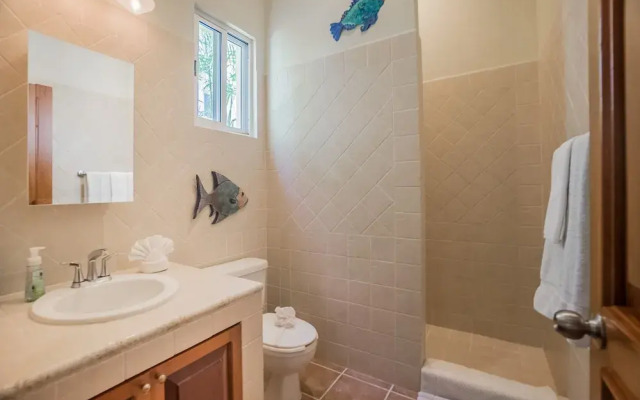 Romanina 1 Condo in the Heart of Playa del Carmen by Redawning