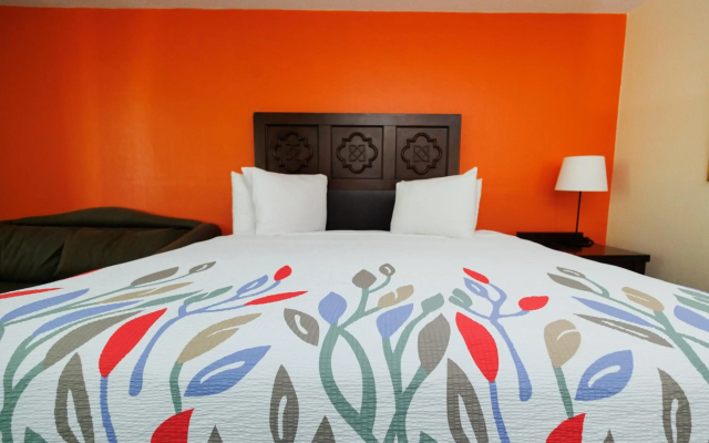 Garnet Inn & Suites, Orlando