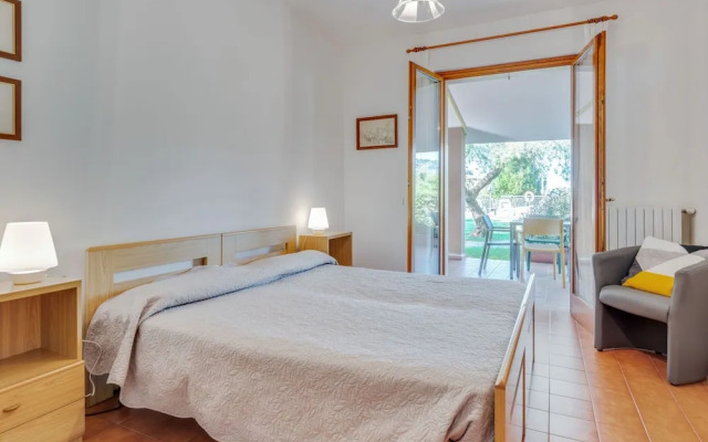 Comfortable Apartment in Garda With Swimming Pool