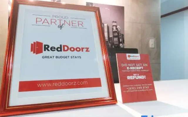 RedDoorz at JL Lodging House and Cafe Irosin