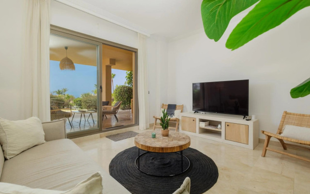 Modern and luxurious holiday home with sea views in Benahavís