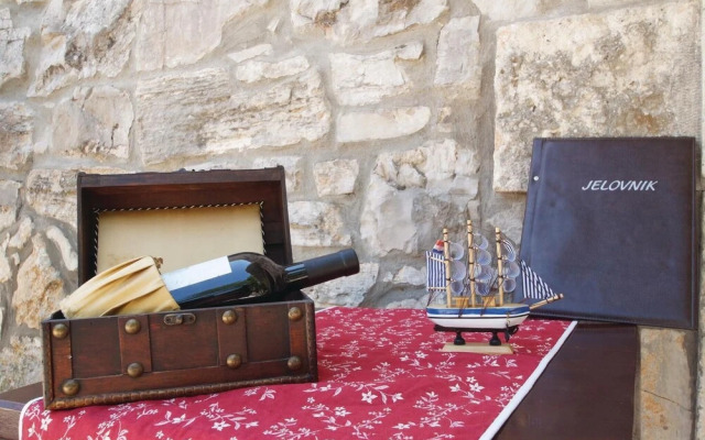 Amazing Home in Dingac-potocine With Wifi and 2 Bedrooms