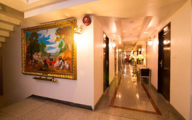 Diamond City Hotel