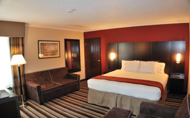 Holiday Inn Express W-I40/Whitebridge Road, an IHG Hotel